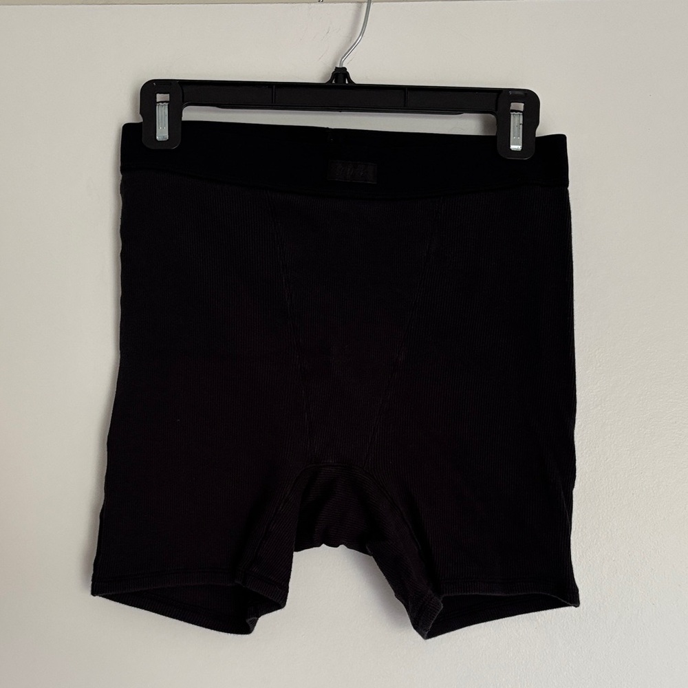 Skims Woman’s Black Boxer Briefs